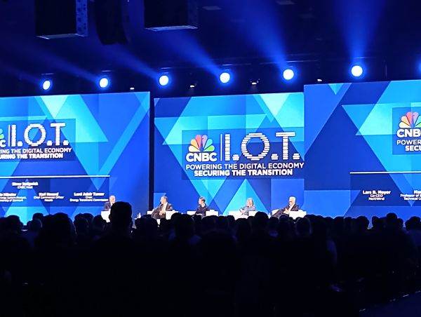 Simplificarea reglementării şi tehnologia inteligentă în energie, factori necesari pentru competitivitatea industrială